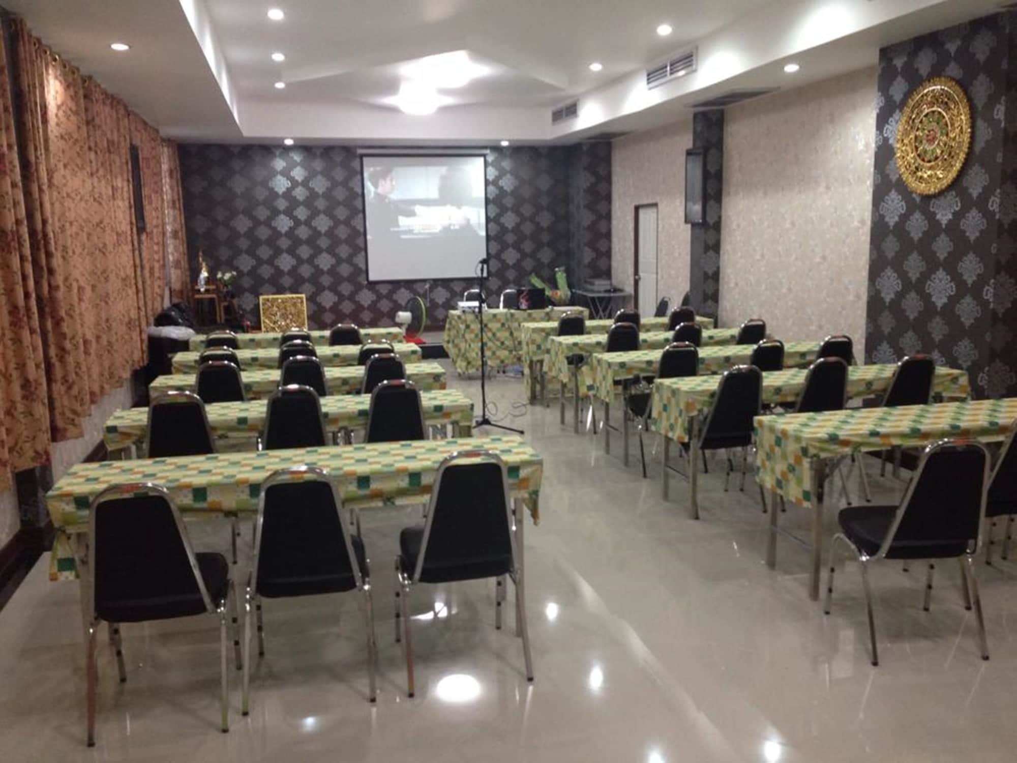 Karnmanee Place Hotel Udon Thani Esterno foto